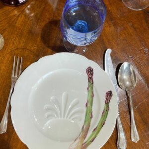 Piatti da asparagi con incavo per salsa in porcellana dipinta a mano